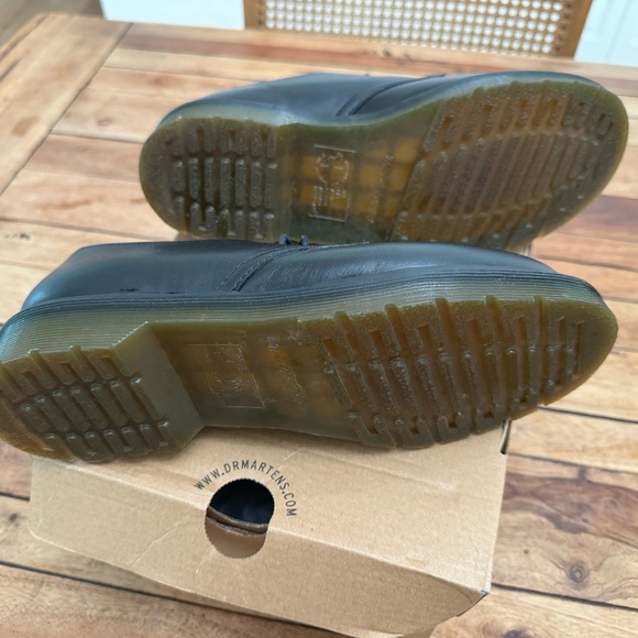 1461 Wanama Dr. Martens - Picture 5 of 5